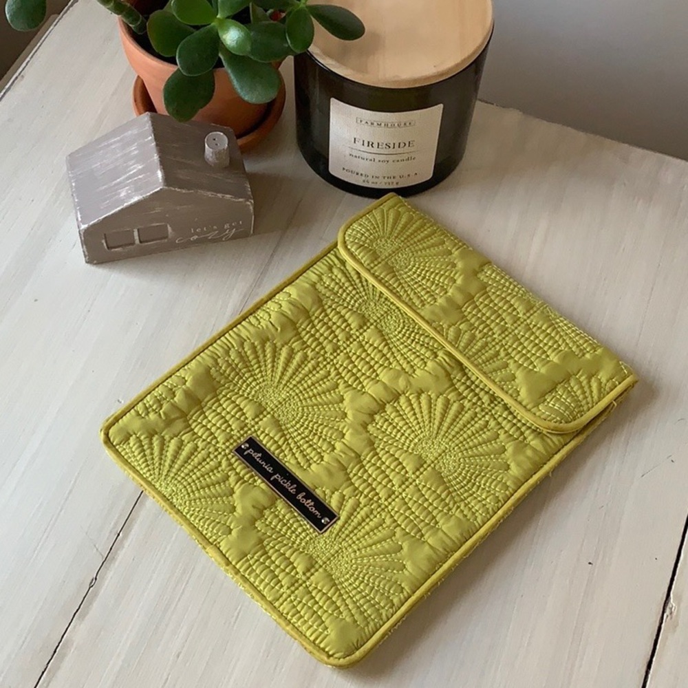 🍏Petunia Pickle Bottom Quilted iPad Case🍏11’x8’